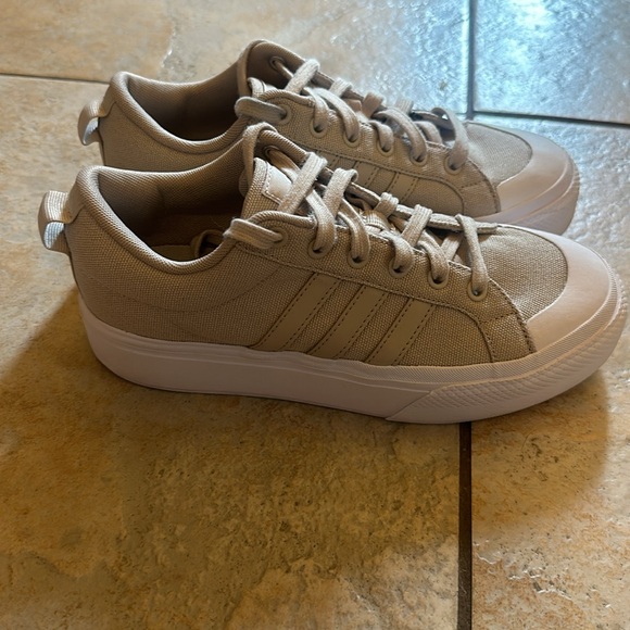 Women's Bravada 2.0 Platform Casual Sneakers - Picture 3 of 5